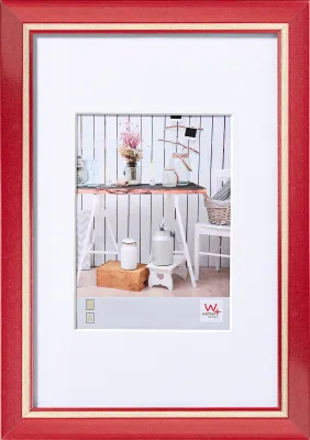 Zdjęcie produktu dla Zdjęcie "Walther Cadre" w ramce, chalet czerwony, wymiary 24x30 cm, z ramką passe-partout 15x20 cm