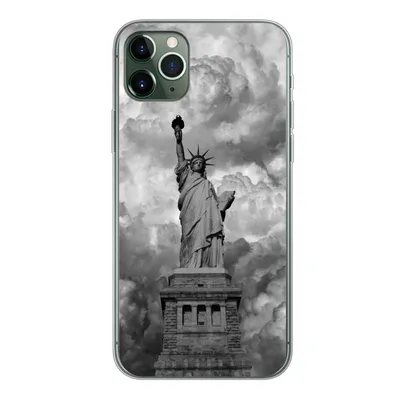 Produktbild von MuchoWow® Handyhülle Schutzhülle Hülle für iPhone 11 Pro Max Freiheitsstatue in New York an einem bewölkten Tag in schwarz-weiß Silikon Softcase Handy Hülle - Schutz