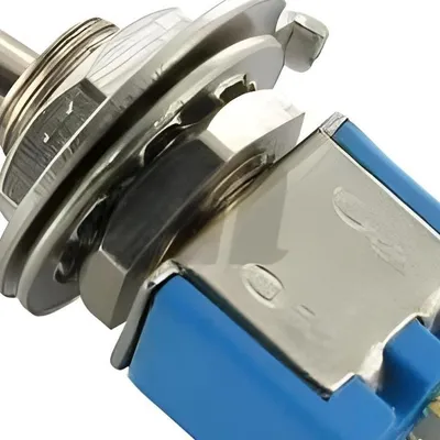 Image de Interrupteur à bascule Motoforce, 3 pôles / 125 V 3 A, avec écrou de fixation, broches à souder de 0,8 mm, 24 x 5 x 8 mm, universel