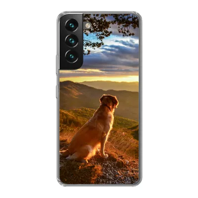 Produktbild von MuchoWow® Handyhülle Schutzhülle Hülle für Samsung Galaxy S22 Ein Golden Retriever beobachtet den Sonnenuntergang Silikon Softcase Handy Hülle - Mobiltelefonhülle
