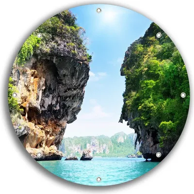 Produktbild von Wallario rundes Outdoor-Poster für Garten oder Balkon, Motiv Felsenschlucht am Meer in Thailand, 30 cm Durchmesser