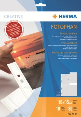The image shows the packaging of photo pockets, with a hand holding one of the pockets and a photo inside.