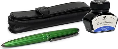 Produktbild von Diplomat Aero Füllfederhalter-Set in Grün, Edelstahlspitzen in M, mit Füllfederhaltertinte in Königsblau und Etui aus echtem Leder