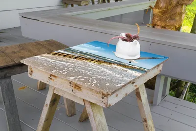 Produktbild von Wallario selbstklebende Möbelfolie/ Tischdecke für Innen und Außen, Größe: 60 x 60 cm - Fliegende Möwe am Strand