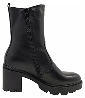 Imagen del producto de Zapatos de tacón para mujer de la marca Nero Giardini, tipo bailarinas, de color negro, con cordones y diseño casual