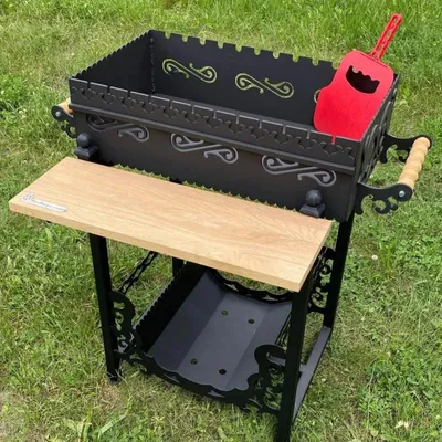 Produktbild von Mangal-Grill Vostichnij mit Eichenholzablage – in Schwarz