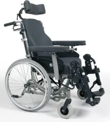 Produktbild von Multifunktionsrollstuhl Inovys Evo, inkl. Tisch und Seitenpelotten B23.BZ8.AB6.C89.L58C.B12A.L04>>>>SB 45 cm