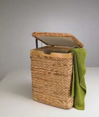 Produktbild von Wäschesammler mit Zierrahmen aus Massivholz Natur  45/35/57 cm BSCI Truhe edel verarbeitet Handarbeit nachhaltig Geschenk