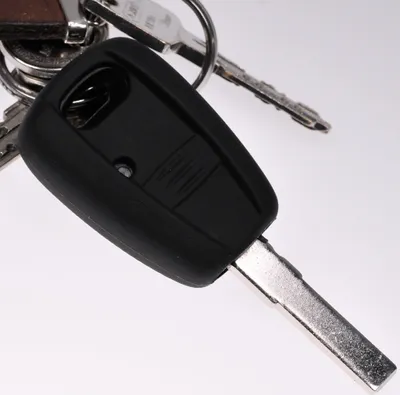 Produktbild von Auto Schlüssel Hülle Silikon Schutz Cover Schwarz kompatibel mit FIAT Panda Brava Bravo Punto Stilo 1 Tasten Funk Fernbedienung