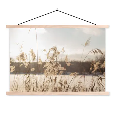 Produktbild von MuchoWow® Textilposter Wasser - Pampasgras - Pflanzen 120x80 cm mit holzfarbenen Rahmen - Aufhängeset
