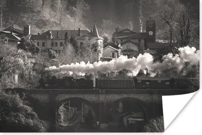 Produktbild von MuchoWow® Poster Schwarz-Weiß-Fotografie eines Dampfzuges auf einer Brücke 120x80 cm - Bilder
