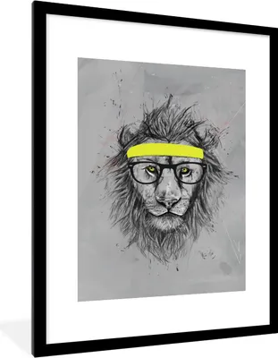 Produktbild von MuchoWow® Gerahmtes Poster Löwe - Brille - Gelb - Tiere 60x80 cm - Poster mit Schwarzem Bilderrahmen Wandposter Rahmen Foto Bilder - Wohnzimmer - Dekorationen - Prämie