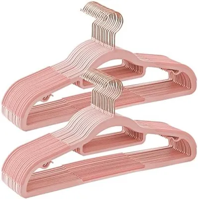 Produktbild von PolkaHome® Kleiderbügel-Set aus 30 Stück, Kunststoff, rutschfest, platzsparend, 0,5 cm dick, 42 cm lang, 360° drehbarer Haken in Roségold