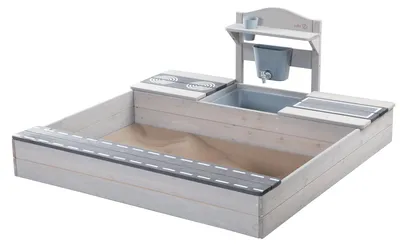 Imagen del producto de Caja de arena de madera con cocina de barro integrada, fabricada en madera maciza. Caja de arena para niños a partir de 12 meses, con acabado en color gris