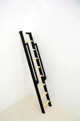 Produktbild von Pertura Wangentreppe Fenix Fichte massiv Ohne Setzstufen Seitenwange schwarz gerade 36 cm 8 Stufen / 9 Steigungen ohne G