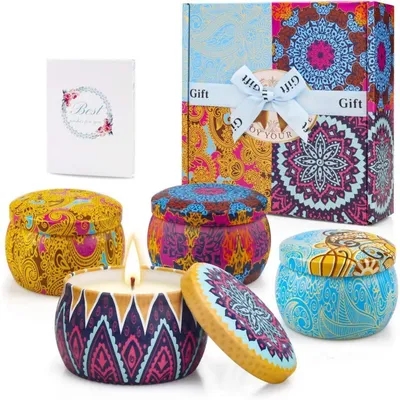 Image de Coffret cadeau de bougies parfumées, lot de 4. Cire de soja, 160g par bougie. Durée de combustion : 25 à 30 heures. Parfums : lavande, printemps, citron, figue