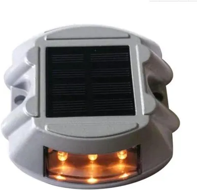 Produktbild von Zwei Solar-LED-Lampen, aluminium, knippernd, geel, für Terrassen, Vorbereiten, Innenhöfe, Wege und Terrassen.