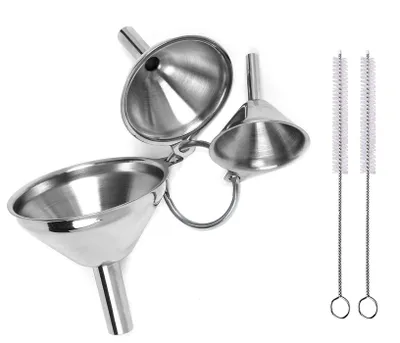 Produktbild von Edelstahl-Trichter-Set – 3-teilig mit Reinigungsbürsten und Griff – Zum Umfüllen von Flüssigkeiten, Ölen und Pulvern – 4,5 cm / 5,5 cm / 7,5 cm