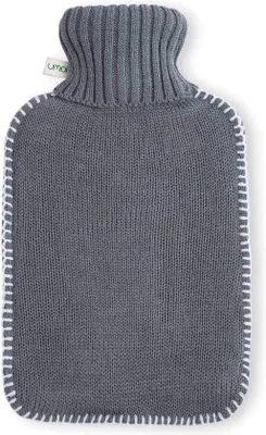 Produktbild von Famanu Wärmflasche 1,8 Liter mit Strickbezug - Komfortabel und sicher