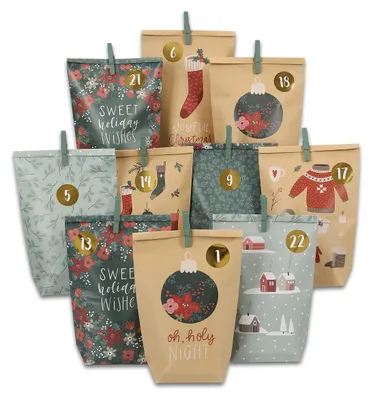 Imagen del producto de Calendario de adviento para rellenar: 24 bolsas de regalo estampadas en verde y marrón, con un diseño navideño en verde