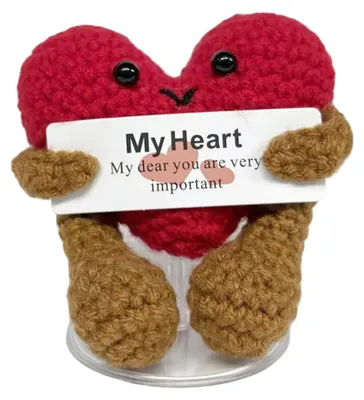 Handgehäkeltes Herzornament, Liebesgeschenk, rot, 8,5 x 7 cm