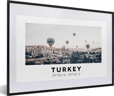 Produktbild von MuchoWow® Gerahmtes Poster Türkei - Kappadokien - Heißluftballon - Berge 60x40 cm - Poster mit Schwarzem Bilderrahmen Wandposter Rahmen Foto Bilder - Schlafzimmer - Plakat in Rahmen - Drucken