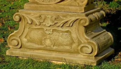 Produktbild von Casa Padrino Barock Sockel 80 x 36 x H. 40 cm - Prunkvoller Gartensockel im Barockstil - Gartendeko Stein Sockel - Barock Garten Deko Accessoires - Barock Terrassen Deko Accessoires