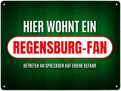 Produktbild von Hier wohnt ein Regensburg-Fan Metallschild XXL mit Rasen Motiv