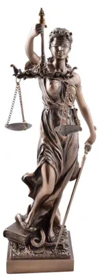 Justitia Figur Göttin der Gerechtigkeit mit Schwert und Waage