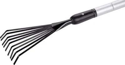 Produktbild von BLACK+DECKER Harke - Teleskop-Gartenharke - Ausziehbarer Stiel von 78 bis 111 CM - Laubharke - Gartengeräte Aluminiumstiel und Kohlenstoffstahlkopf - Rostfrei - Silber/Schwarz