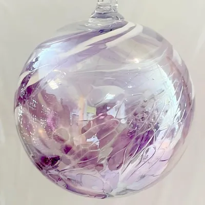 Immagine prodotto di Ornamento a forma di sfera di vetro, viola e trasparente, diametro 15 cm