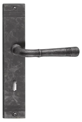 Produktbild von Berlin R716 GHIDINI Türdrücker-Langschild-Garnitur (Lochung: BB, Entfernung: 72mm, Türstärke: 38 - 42 mm, Oberfläche: Messing M69 - antik silbergrau) Lochung: BB Entfernung: 72mm Türstärke: 38 - 42 mm Oberfläche: Messing M69 - antik silbergrau