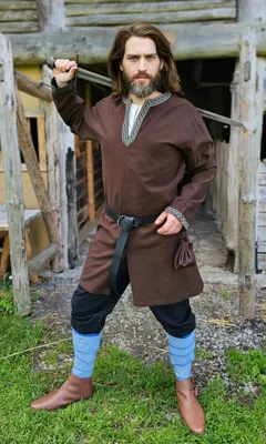 Produktbild von Klassische Wikinger Tunika braun mit Knotenmuster "Hakon", langarm L