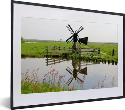 Produktbild von MuchoWow® MuchoWow® Gerahmtes Poster Kleine traditionelle Mühle 40x30 cm - Poster mit zchwarzem Bilderrahmen - Bilderrahmen - Poster im Rahmen