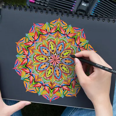 Produktbild von Farbbleistift Set 72 Stück mit Mandala Ausmalbildern für Erwachsene und Kinder - Kunstbedarf Zeichen Set Zeichenbox