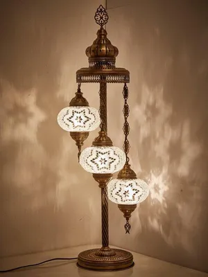 Immagine prodotto di Lampada da terra turca realizzata a mano con 3 sfere in vetro mosaico bianco - Lampada da terra orientale per un'illuminazione suggestiva