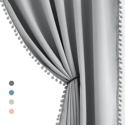 Image de Rideau d'obscurcissement Unyqoos® avec pompons et œillets, gris – rideau thermique isolant, fabriqué à 100% en microfibre de polyester, lot de 2 pièces de 140 x 225 cm