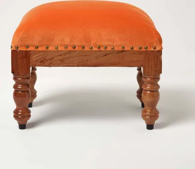 Produktbild von HOMESCAPES Rechteckiger Samthocker Mable – orange mit Holzbeinen, 50x30x40 cm