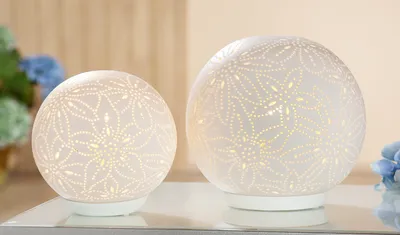 Produktbild von Gilde Kugel Lampe mit Blumendekor weiß Fassung E 14 max. 25 Watt H: 13.50 cm B: 15 cm T: 15cm 32829