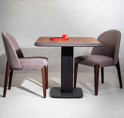 Produktbild von Holz-Esszimmermöbel: Quadratisch Tisch mit vier eleganten Stühlen