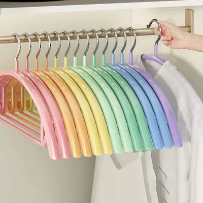 Zdjęcie produktu dla Wieszaki plastikowe 8 sztuk, kolor tęczy, oszczędność miejsca, antypoślizgowe, mocny plastik