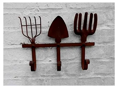 Produktbild von Hakenleiste für Gartenwerkzeug 3er Eisen Wandhaken Echtrost 32 cm im Landhausstil