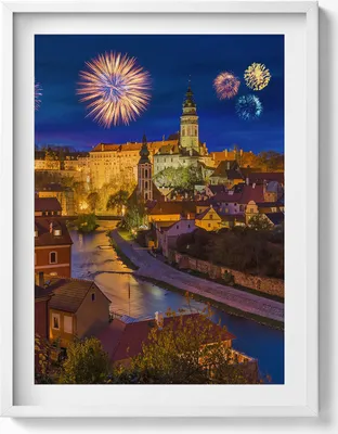 Produktbild von Feuerwerk in Krumau (Tschechische Republik)– Wandbild mit Rahmen – Gerahmtes Bild  – Wanddekoration – 60x80 cm –  Weiß Rahmen