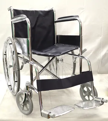 Image de Fauteuil roulant pliant chromé divers avec châssis léger, accoudoirs et repose-pieds amovibles, assise 46 cm