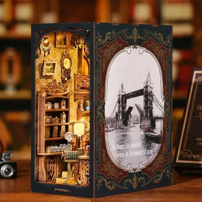Produktbild von DIY Book Nook Alte Fotografie - 3D-Puzzle - 405 Teile - Miniaturhaus aus Holz - mit LED