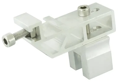 Imagen del producto de Abrazadera angular para paneles fotovoltaicos Alumero 2.1 TPF, aluminio, sistema easySEAM, 1 unidad.