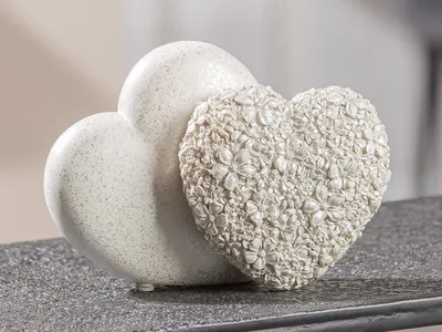 Produktbild von GILDE Dekoobjekt, Herz, "Flower Heart", Blumendesign, Kunstharz, silberfarben, weiß, , L. 8,5 cm, B. 18 cm, H. 13 cm 52956