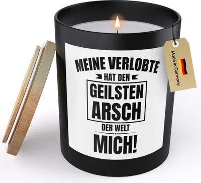 Produktbild von 22Feels Verlobungsgeschenk Männer Spruchkerze für Ihn "Den Geilsten Der Welt" Sojawachs Kerze im Glas Verlobte Groom To Be Handgemacht mit Spruch Duft Deko Vegan Nachhaltig - ZITRUS