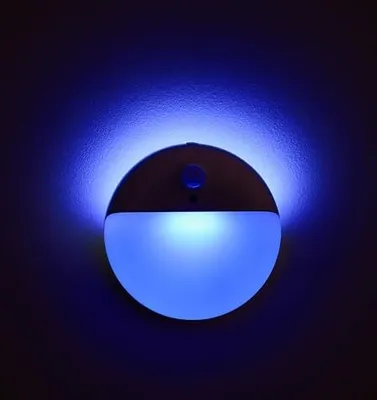 Produktbild von Dimmbare Nachtlichtbewegungssensor, Set 2, batteriebetrieben, Hauptlicht/Hintergrundbeleuchtung/Dual Lichter an, Klebertreppe, Bad, Flur, Küche, Blau