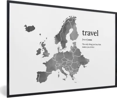 Produktbild von MuchoWow® Gerahmtes Poster Europa-Karte in grauer Aquarellfarbe mit dem Wort: travel - schwarz-weiß 90x60 cm - Poster mit Schwarzem Bilderrahmen Wandposter Rahmen Foto Bilder - Fotorahmen - Foto-Plakat
